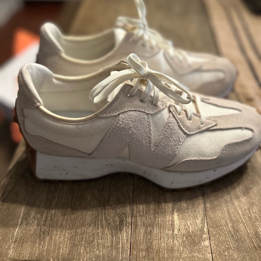 Women's Cream Sneakers -New Bakance 327 hard to find